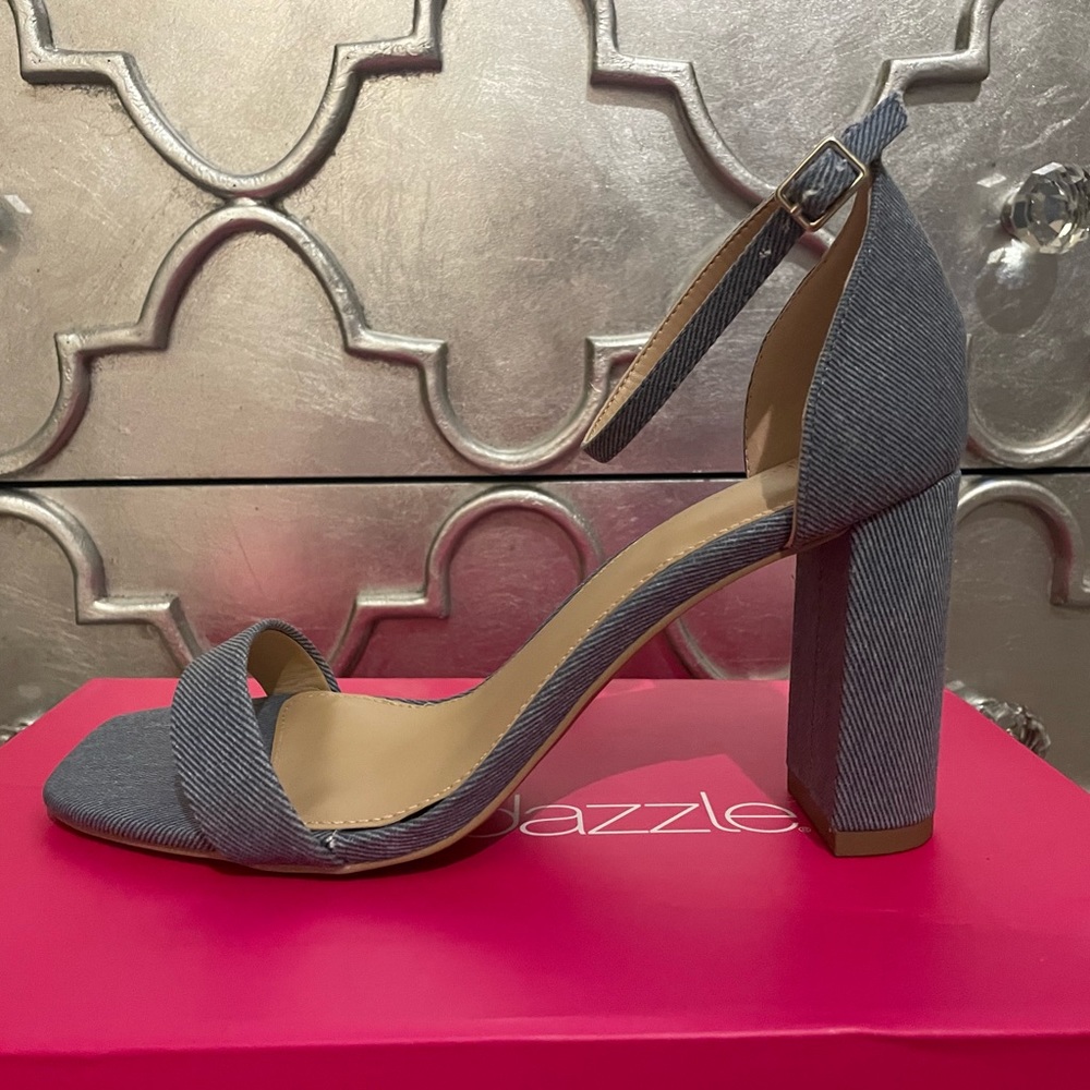 Cute denim heel.